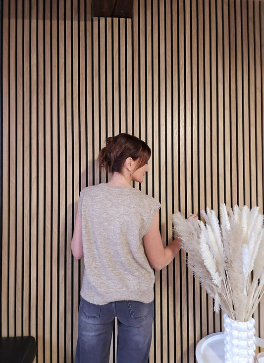 Pull sans manche. Taupe