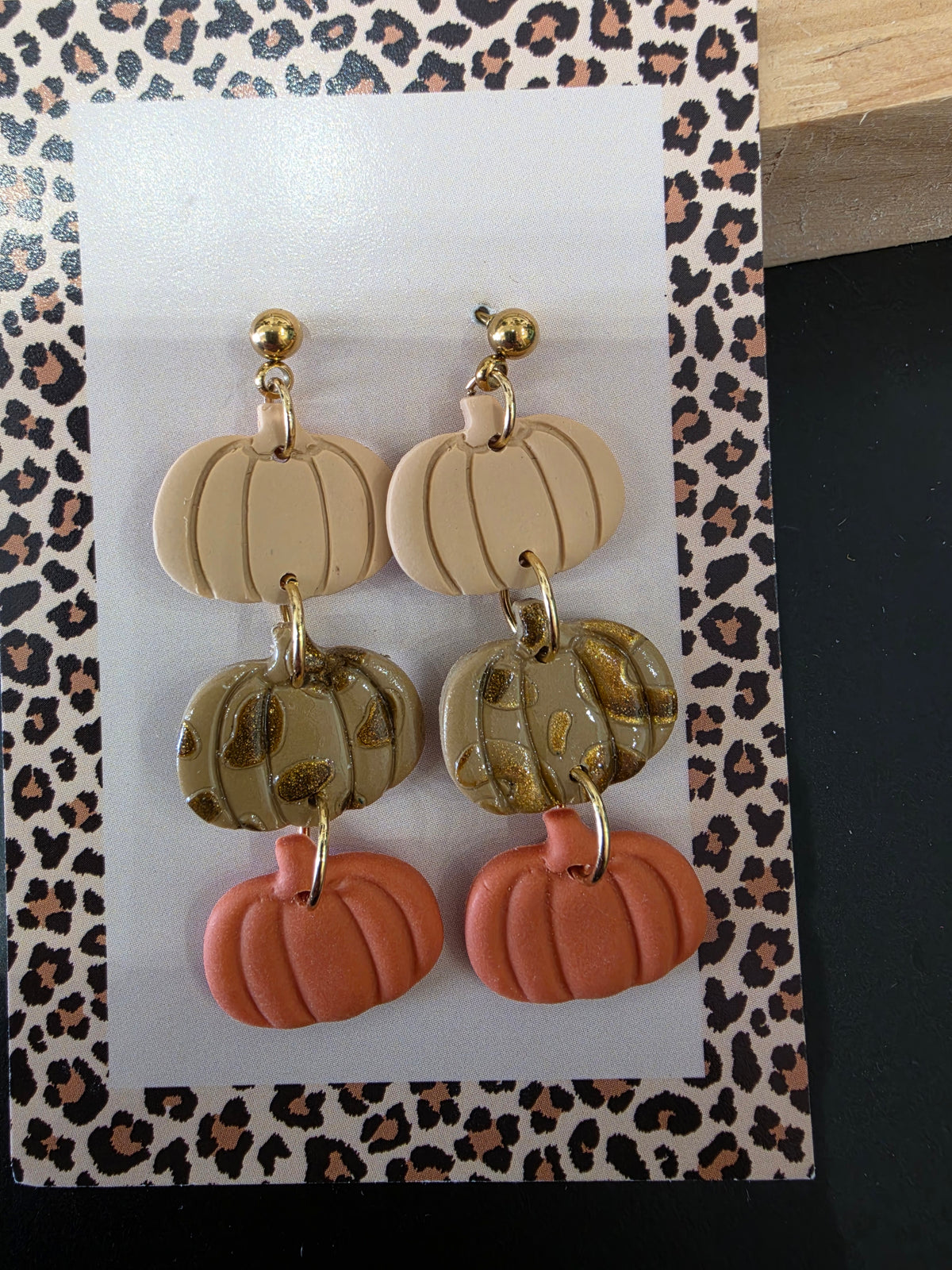 Boucles d'oreilles 3 citrouilles beige