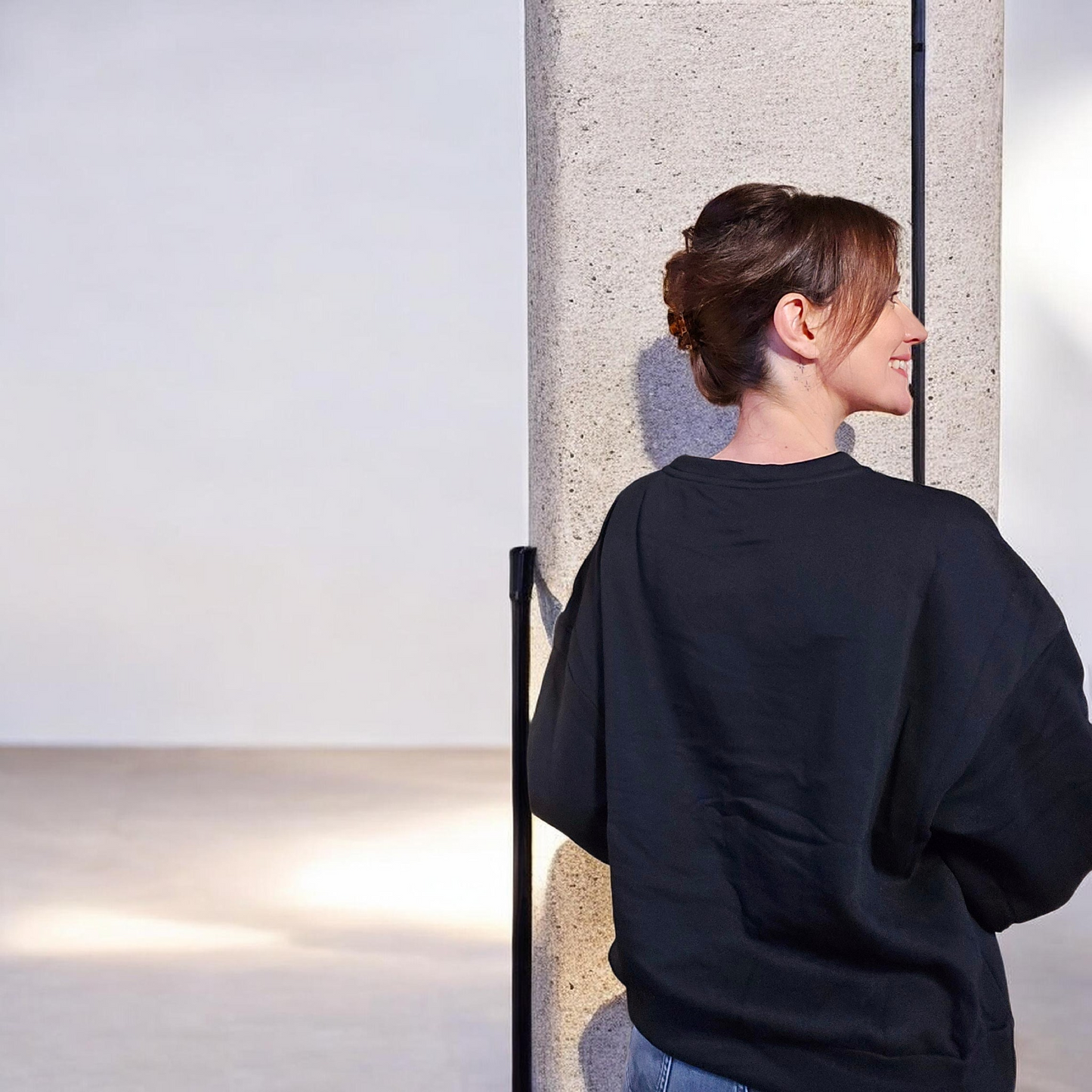 Sweat noir avec cœurs pailletés dorés