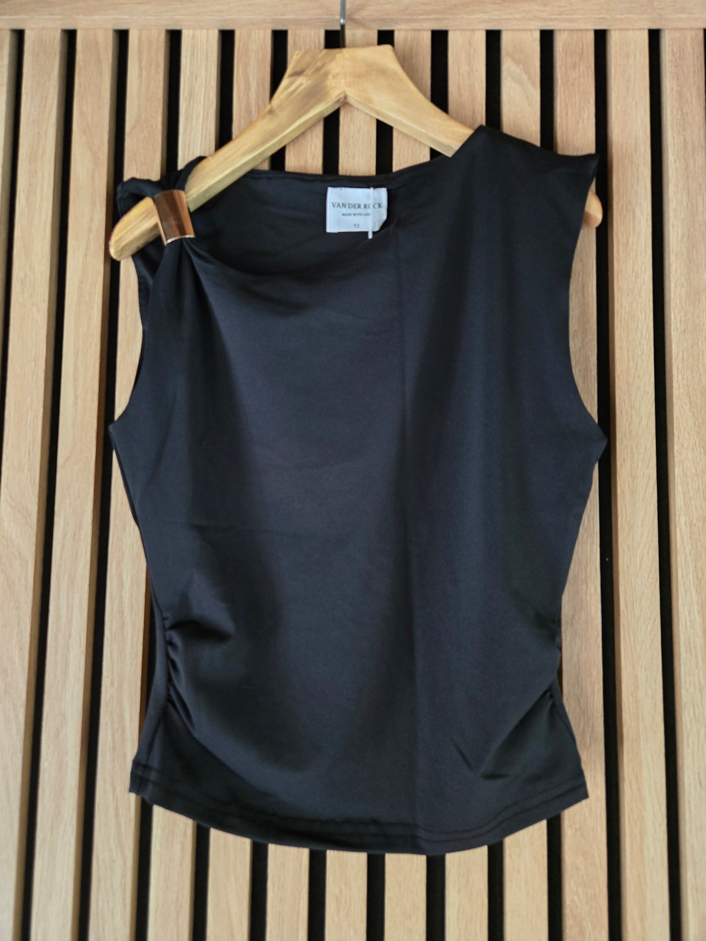 Débardeur avec détail épaule. Noir