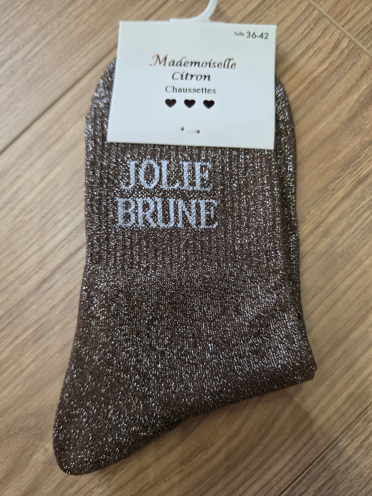 Jolie brune brun