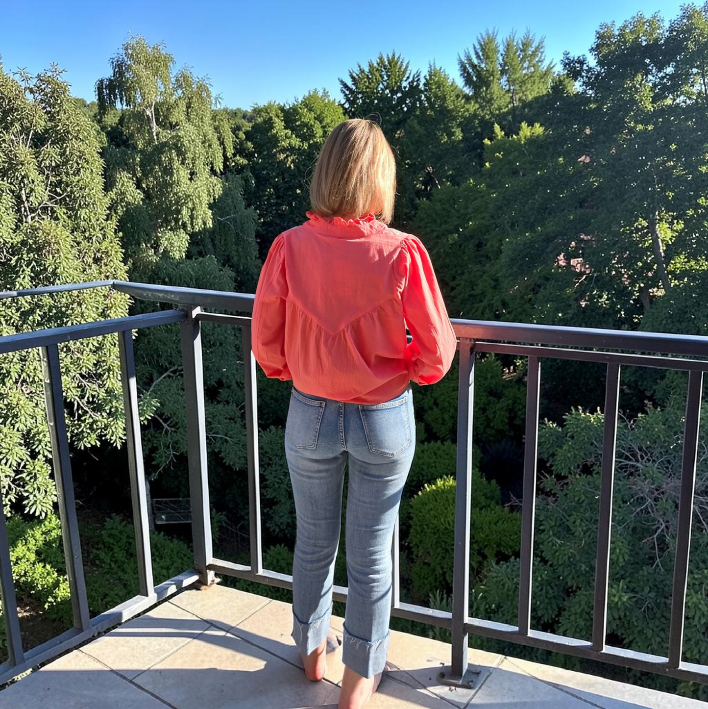 🌺 Blouse corail brodée – douceur & féminité
