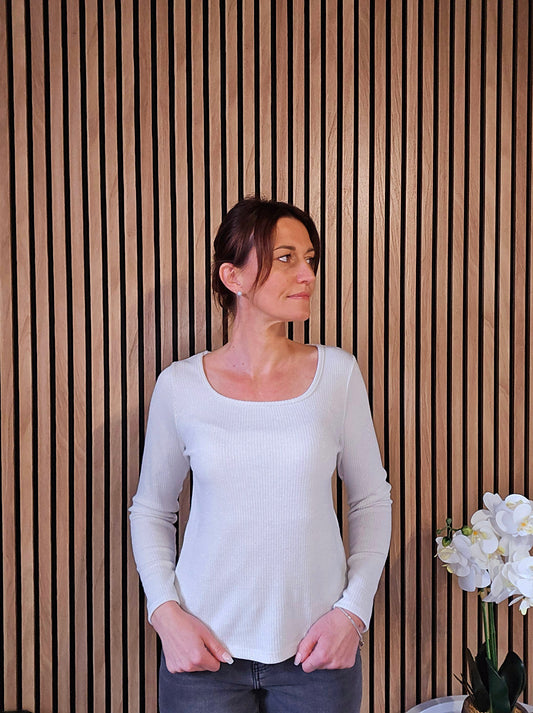 Pull fin brillant manches longues. Blanc