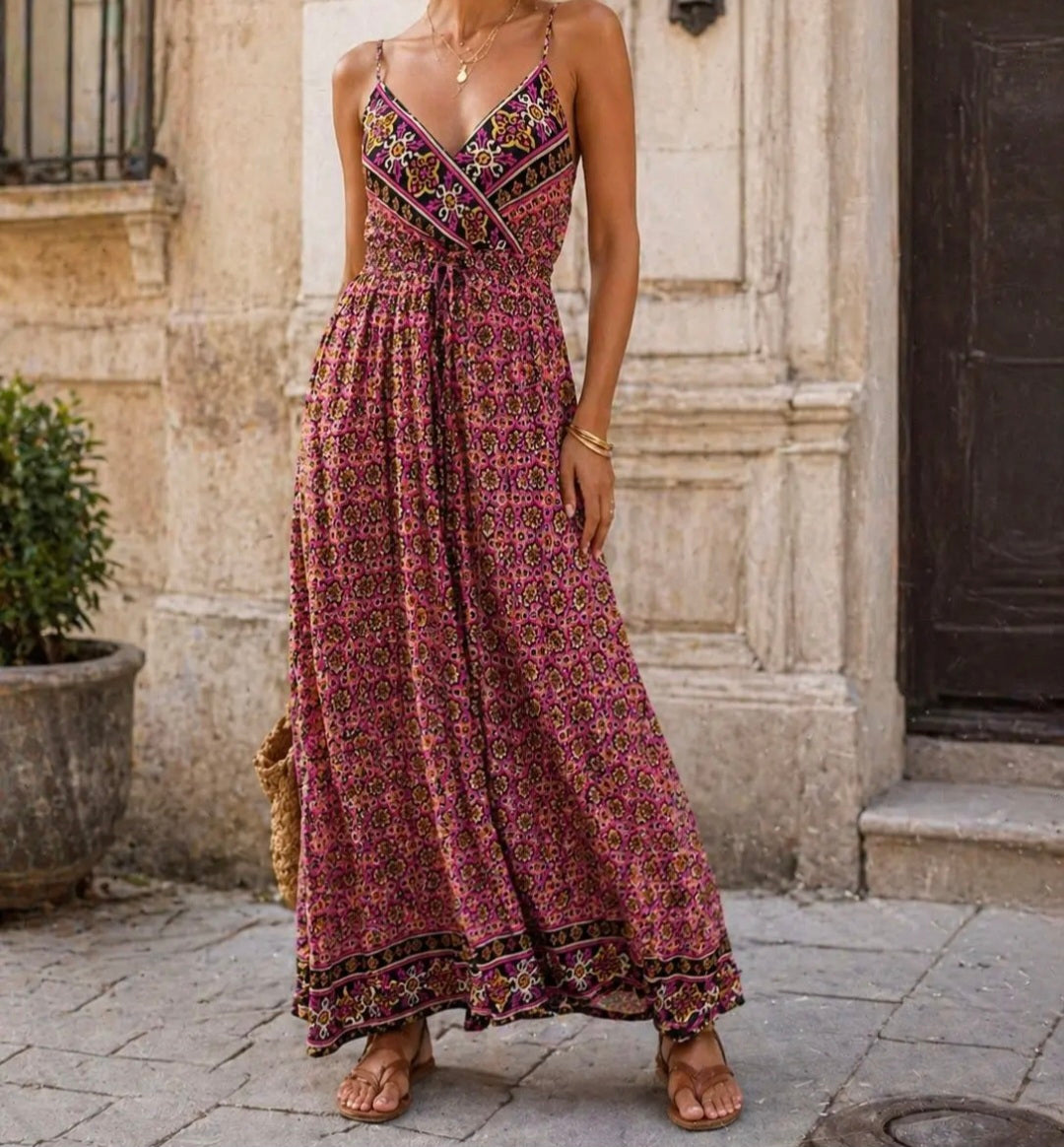 Robe longue fluide à fines bretelles – Esprit bohème chic. Fuchsia