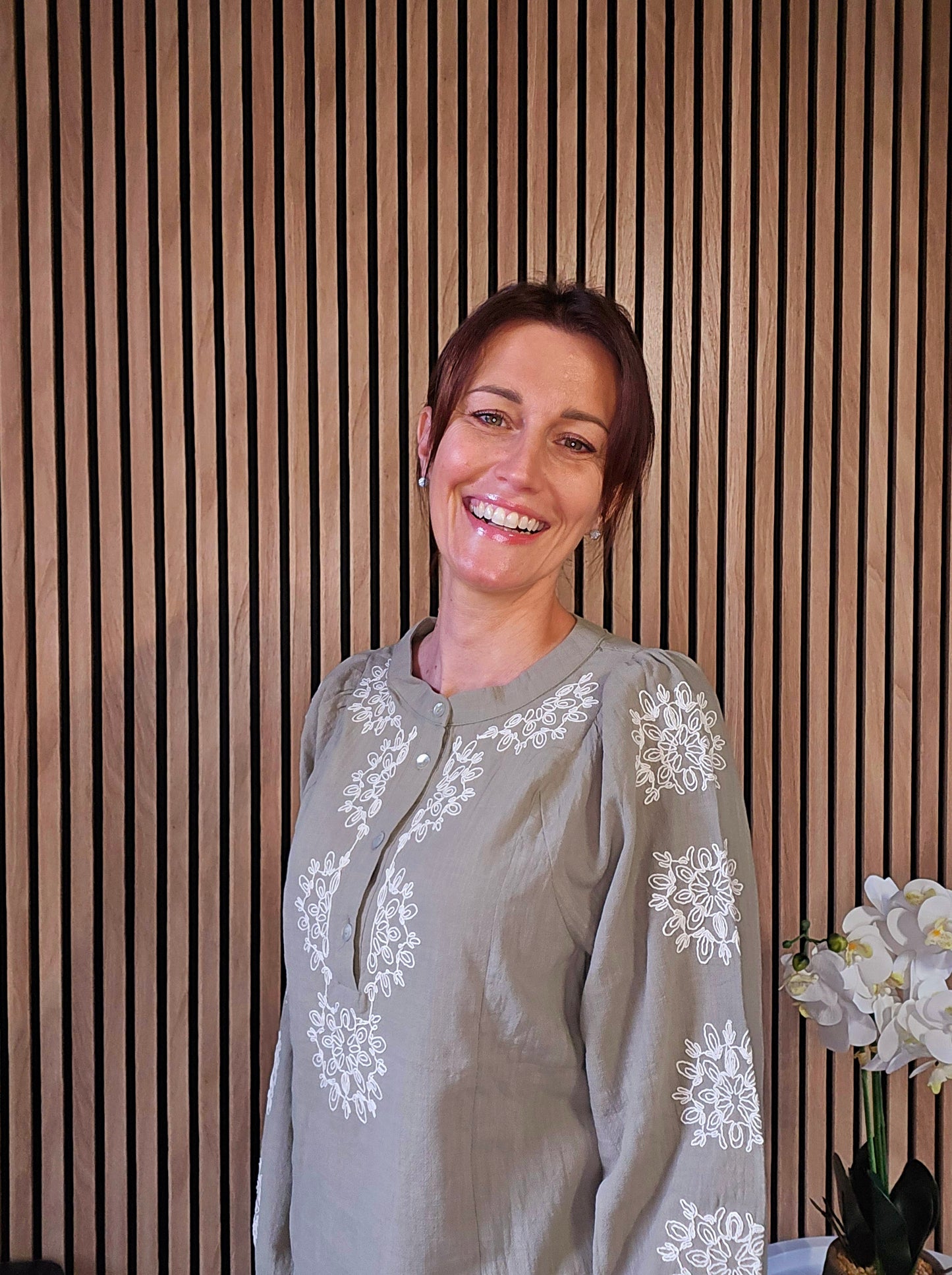 Blouse brodée col tunisien