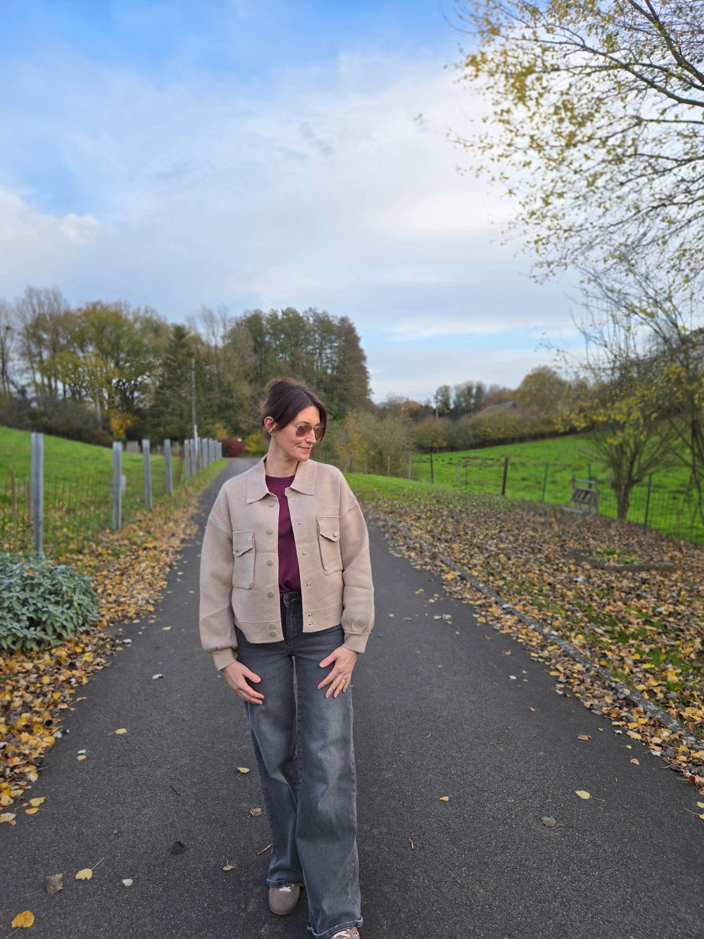Veste en maille avec col et poches. Beige/doré