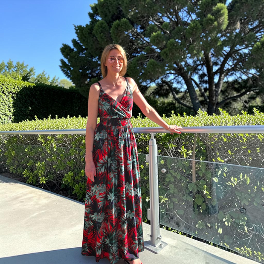 🌿 Robe longue imprimé tropical – élégance & légèreté. Rouge
