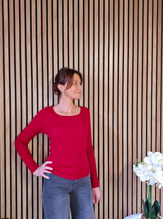 Pull fin brillant manches longues. Bourgogne