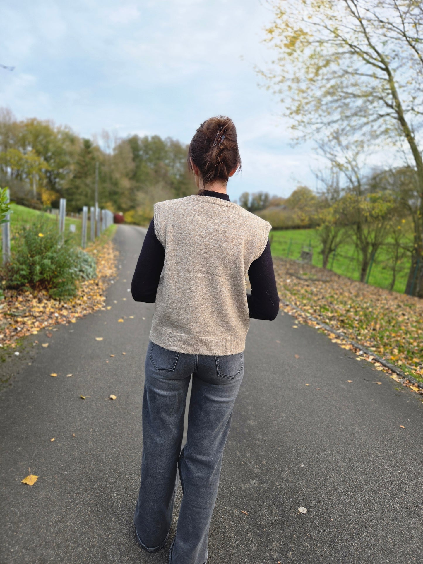 Pull sans manche. Taupe