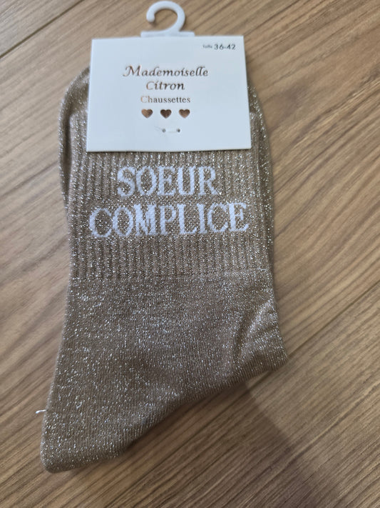 Soeur complice dorée foncée