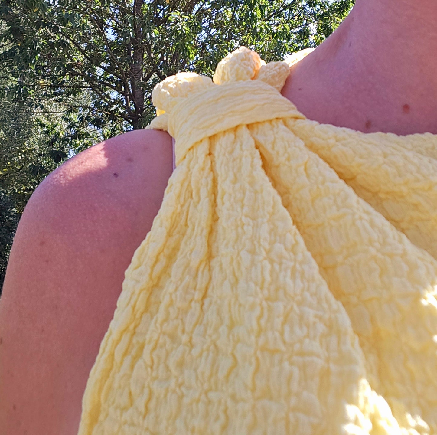 Longue robe. Jaune clair