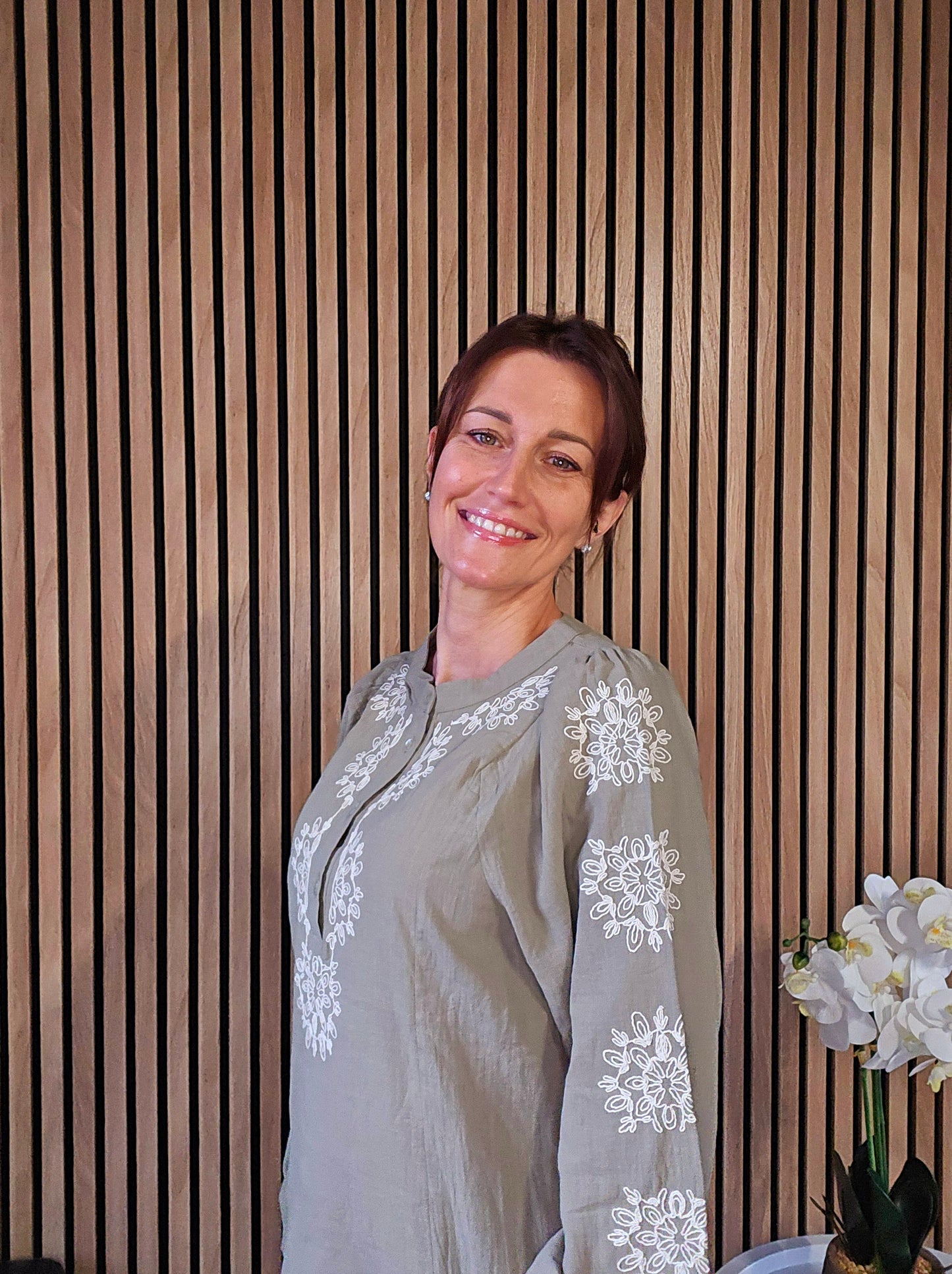 Blouse brodée col tunisien