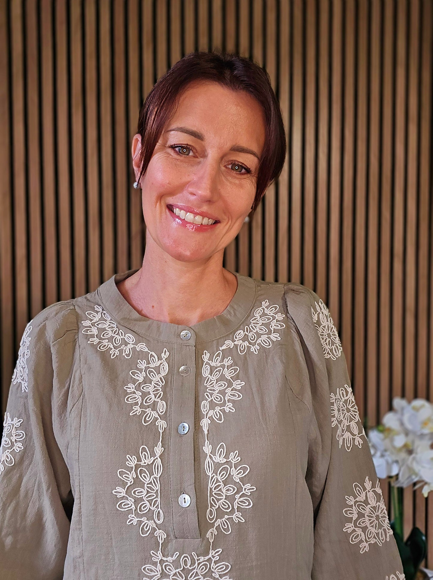 Blouse brodée col tunisien