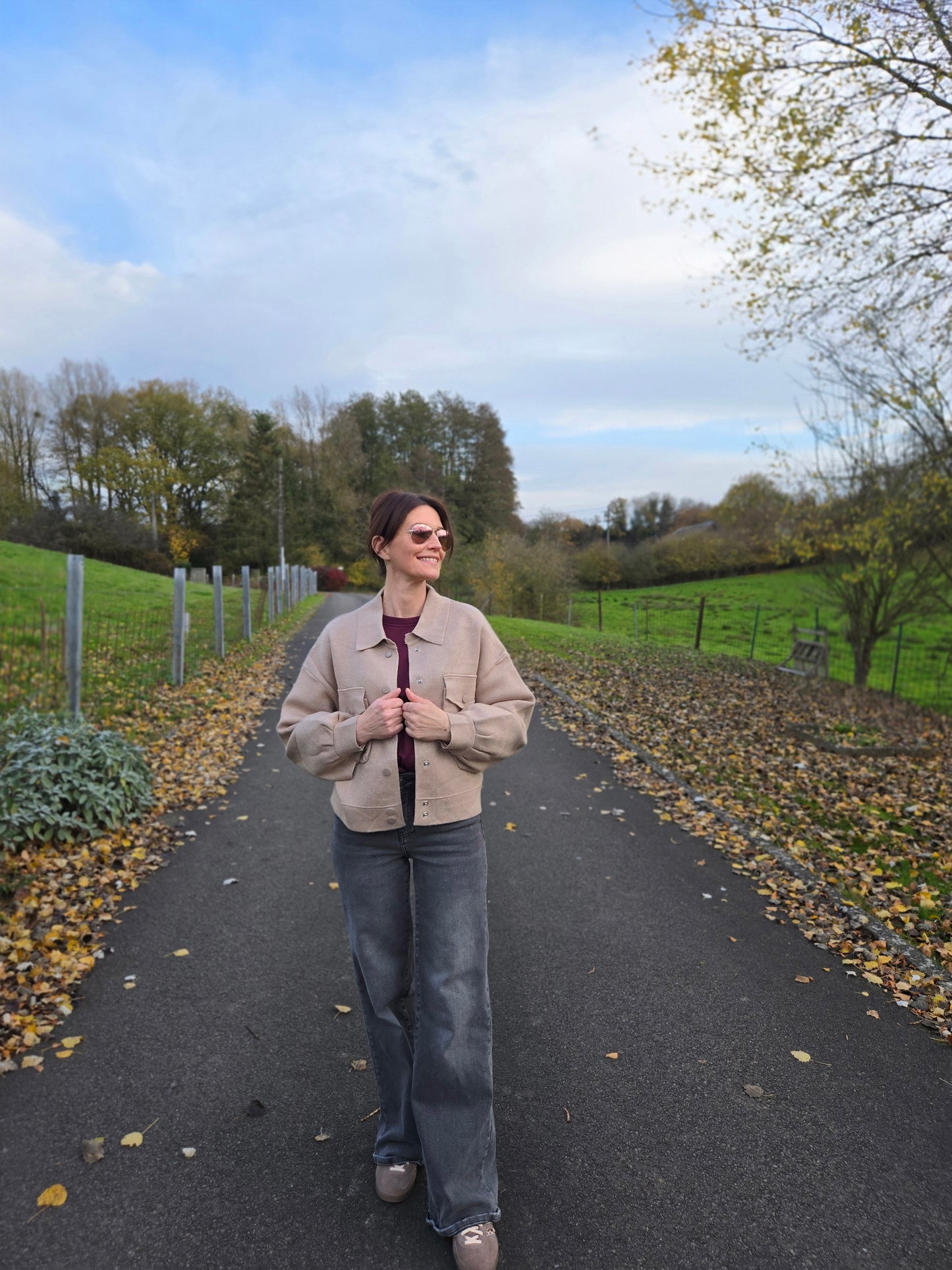 Veste en maille avec col et poches. Beige/doré