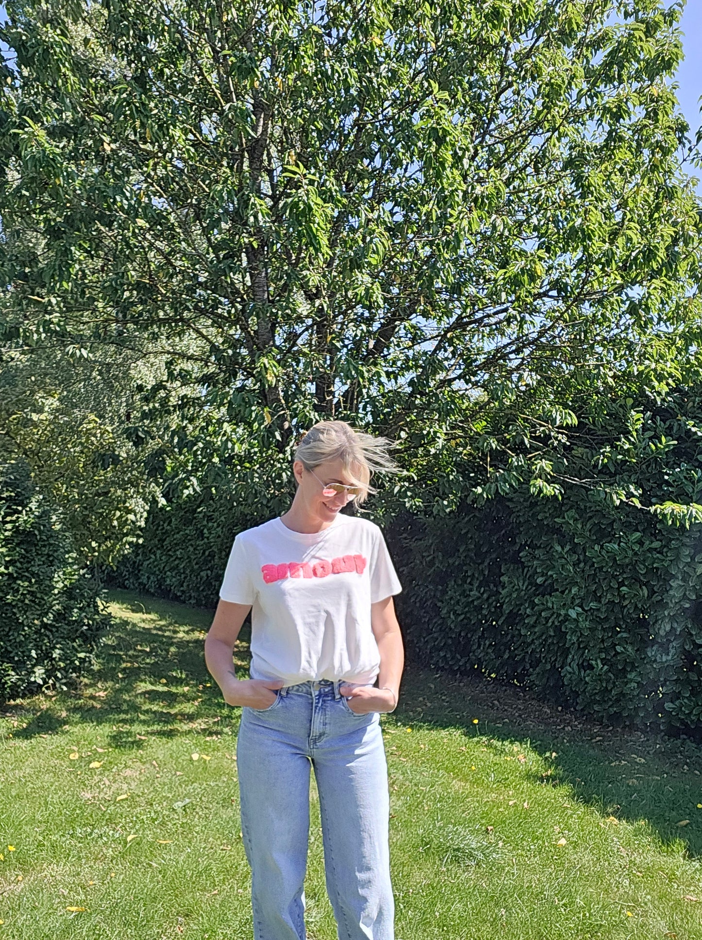 T-Shirt "Amour". Blanc/rose fluo