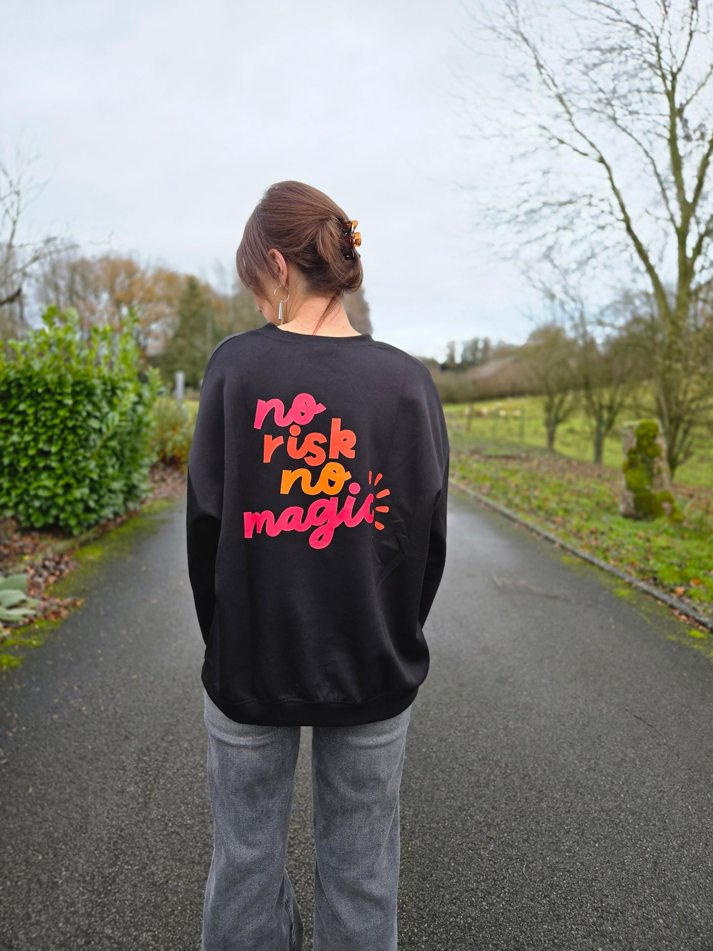 Sweat " No risk no magic". Noir