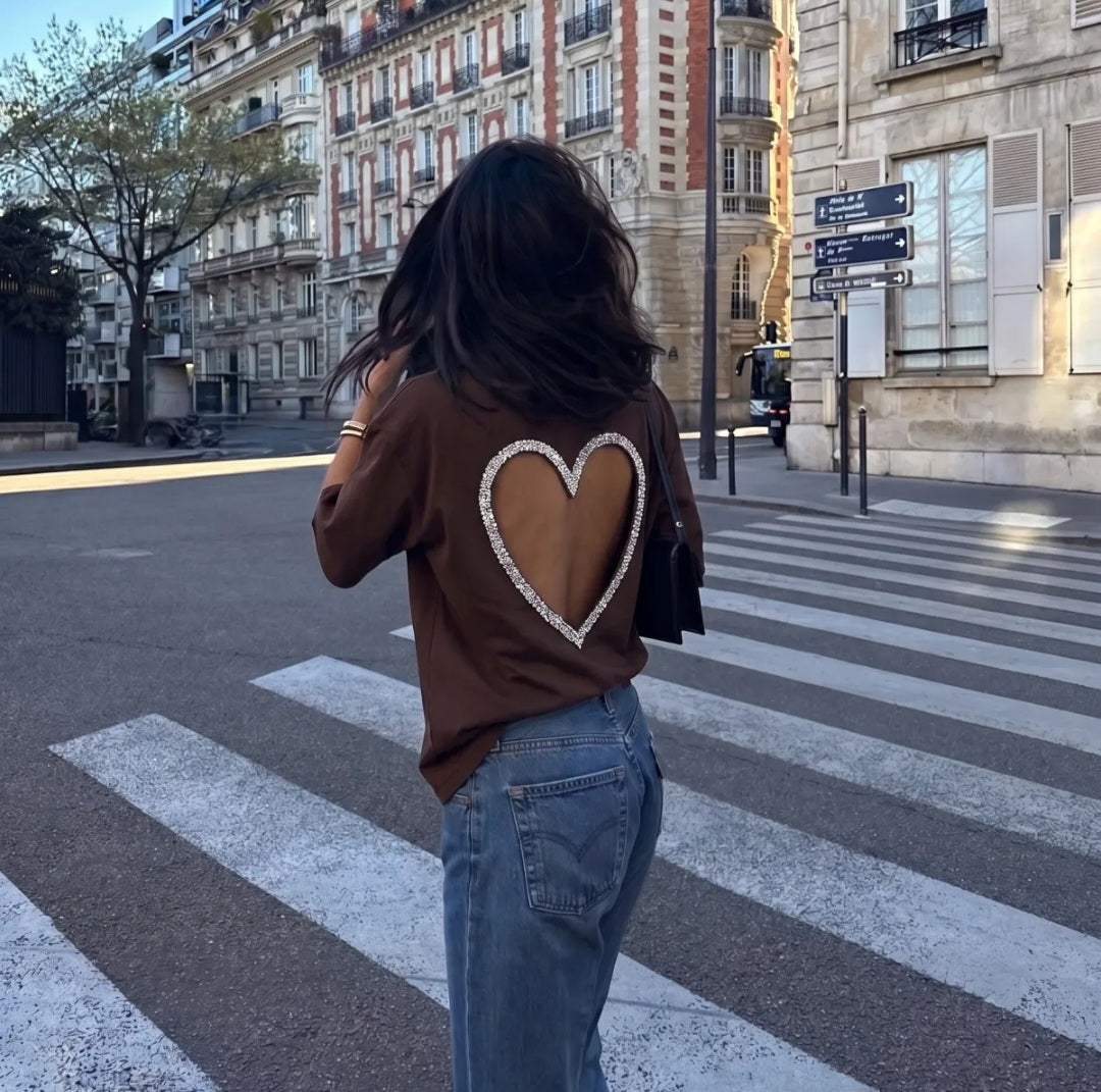 T-SHIRT CŒURS À STRASS DANS LE DOS. Choco