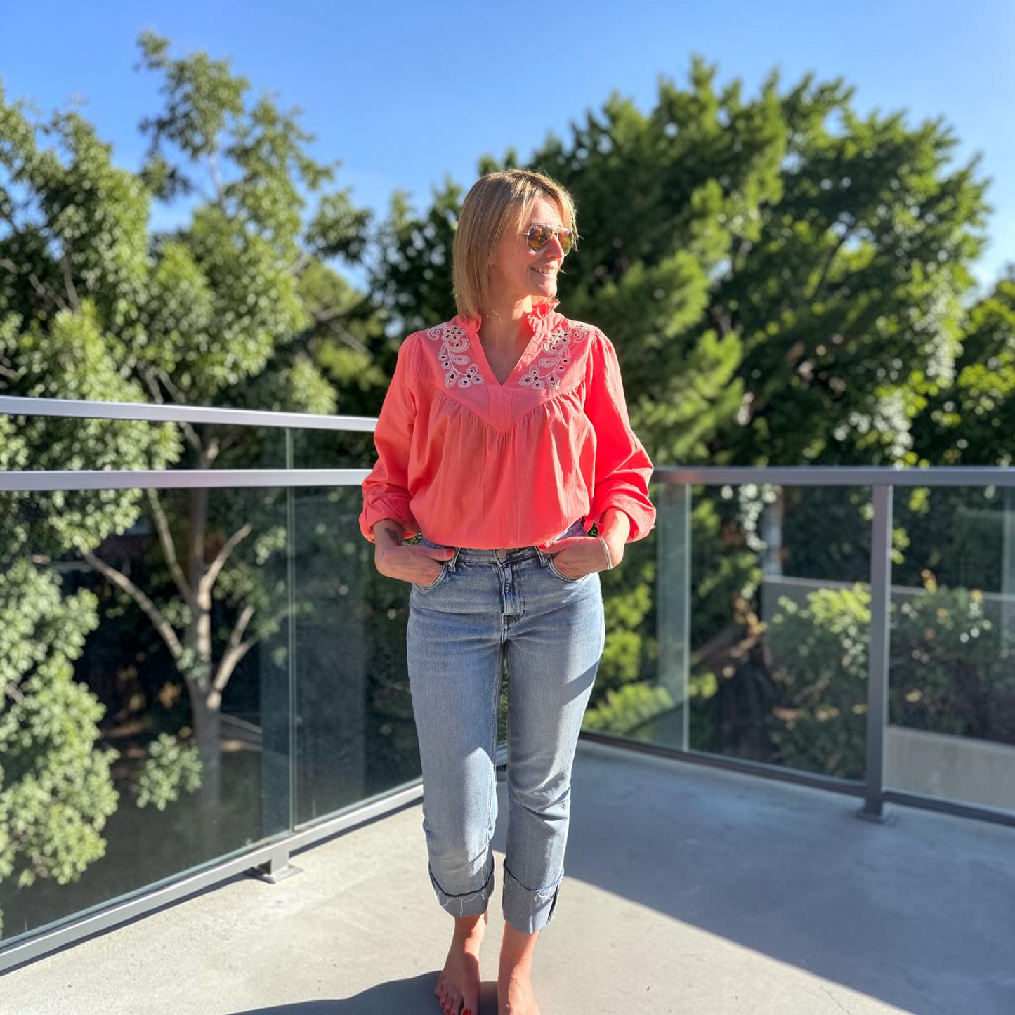 🌺 Blouse corail brodée – douceur & féminité
