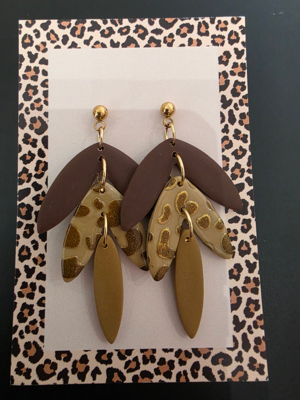 Boucles d'oreilles 3 feuilles marron