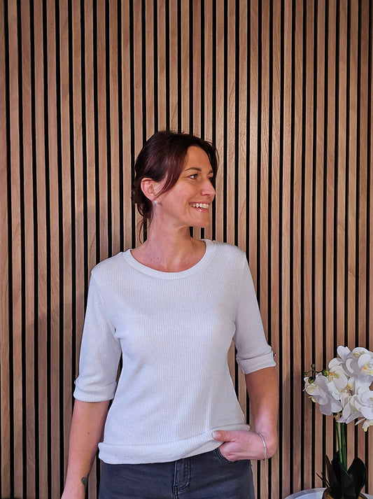 Pull fin brillant manches courtes. Blanc