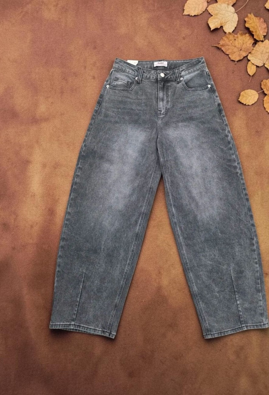 Jeans coupe Barrel. Gris