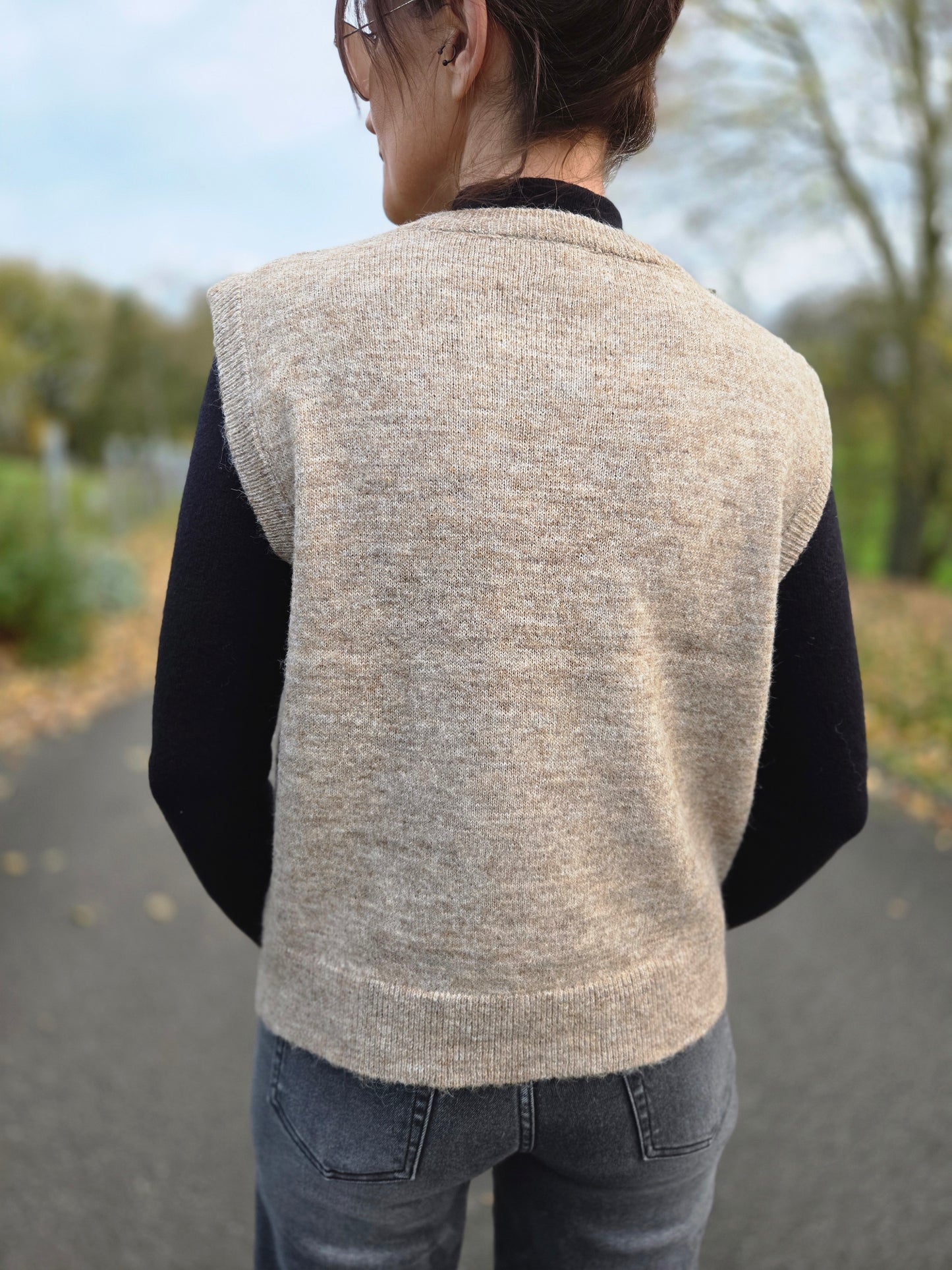 Pull sans manche. Taupe