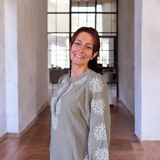 Blouse brodée col tunisien