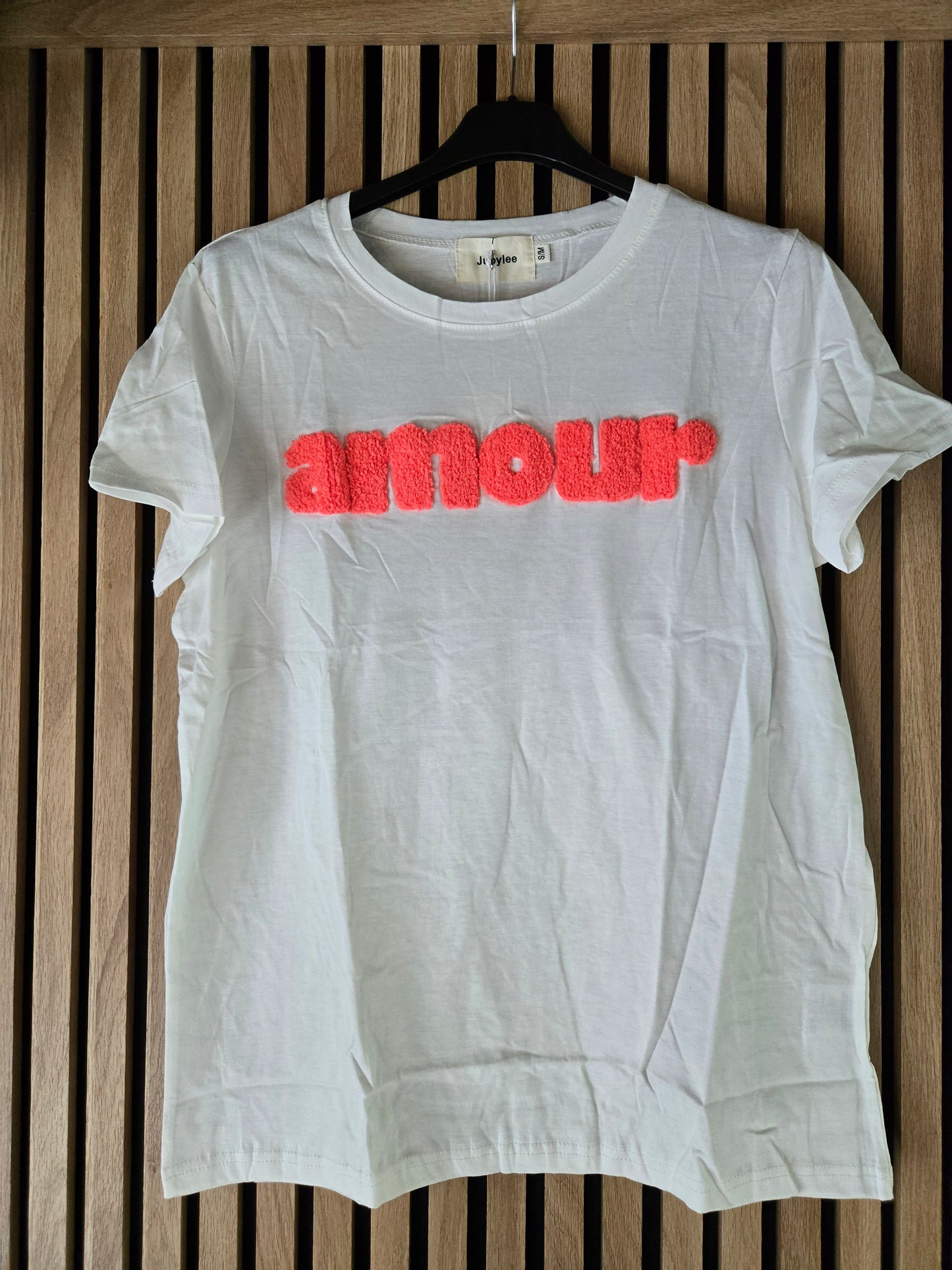T-Shirt "Amour". Blanc/rose fluo