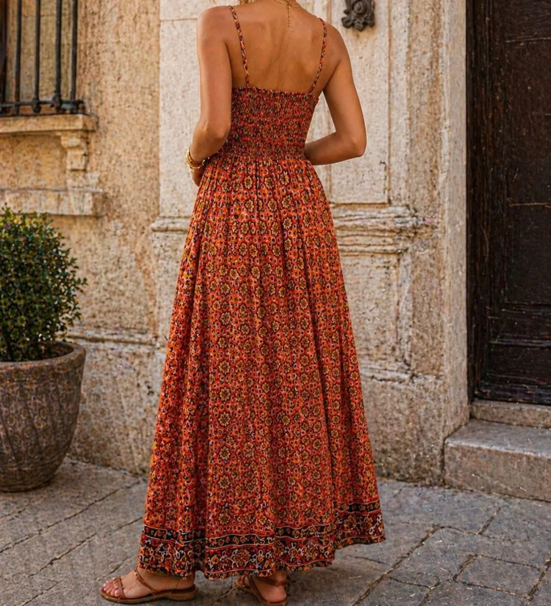 Robe longue fluide à fines bretelles – Esprit bohème chic. Orange