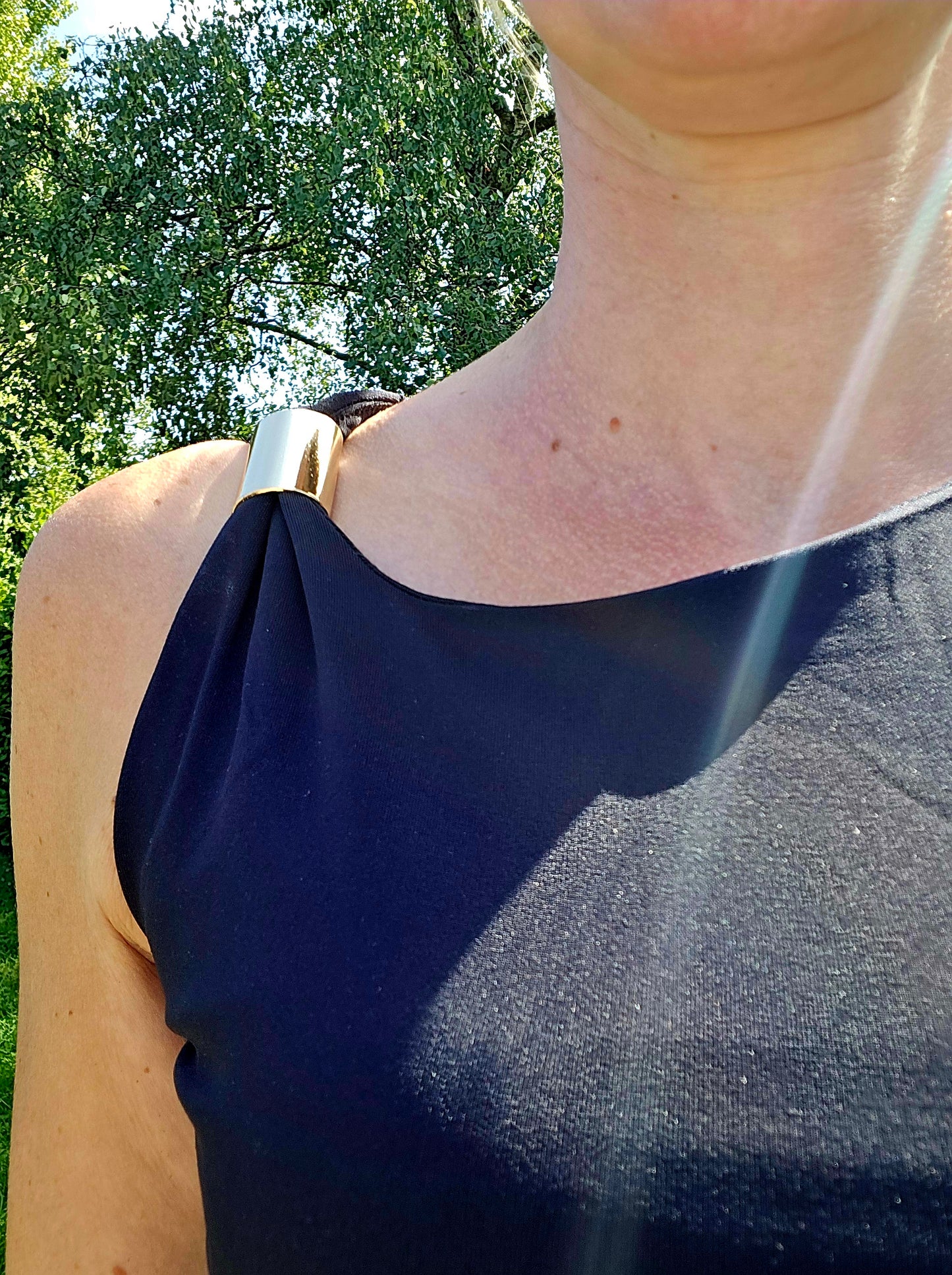 Débardeur avec détail épaule. Noir