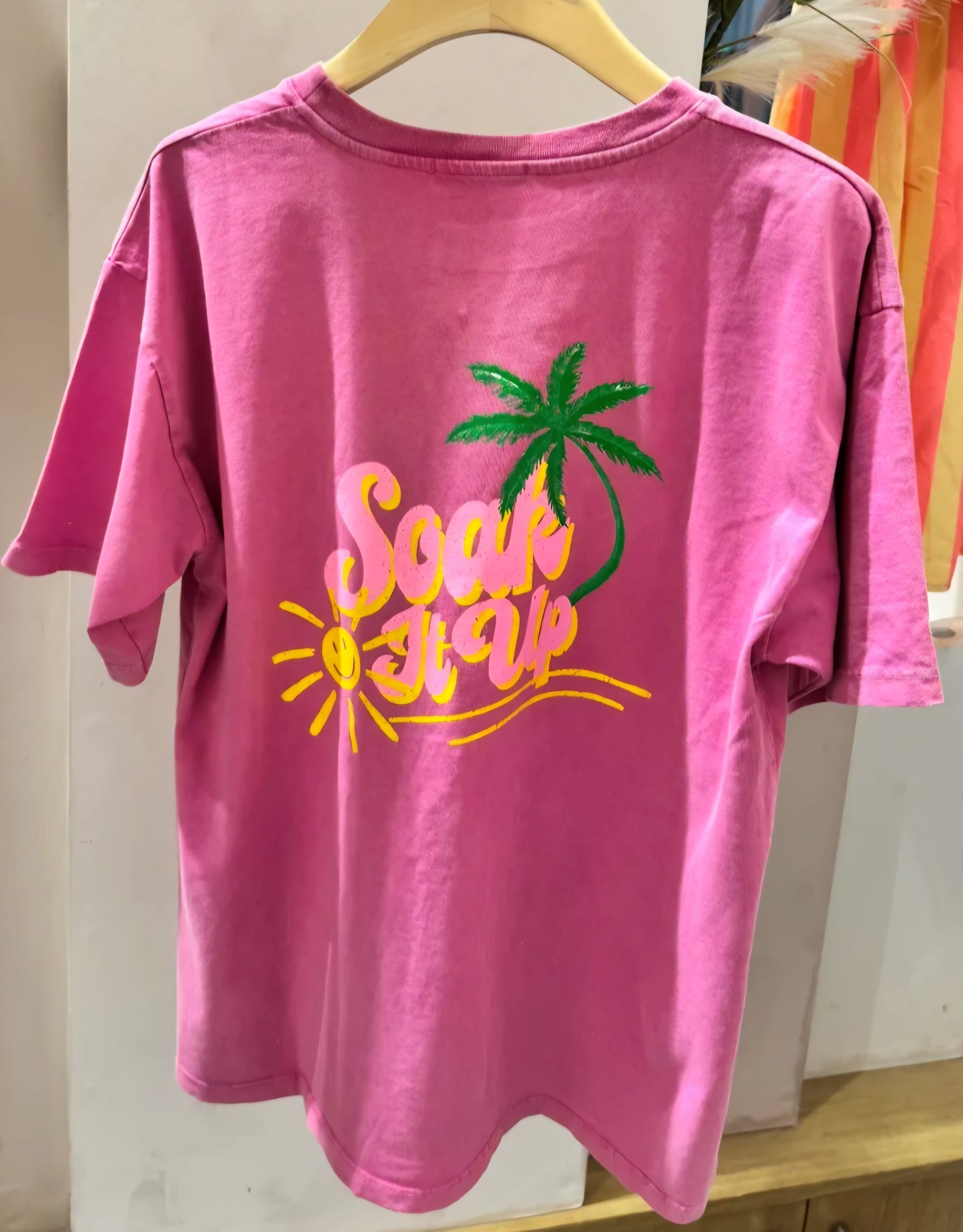 T-shirt "Soak It Up" fuschia