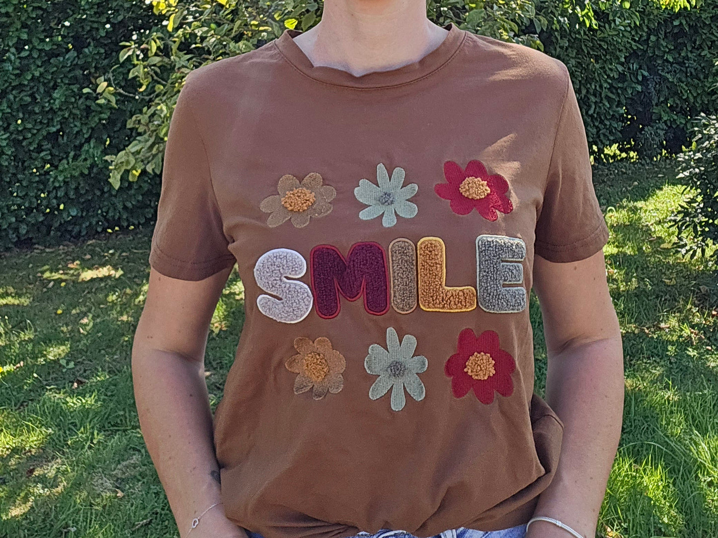 T-Shirt "Smile". Marron