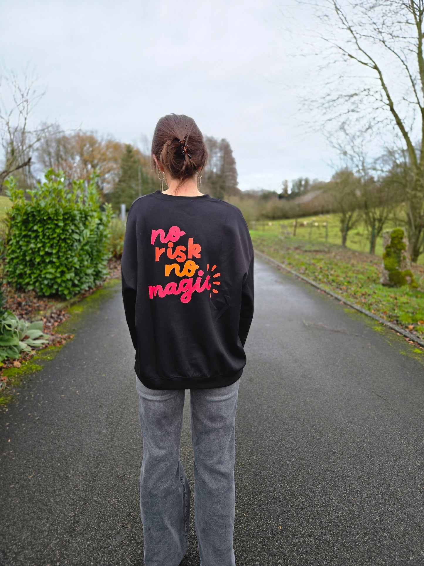 Sweat " No risk no magic". Noir