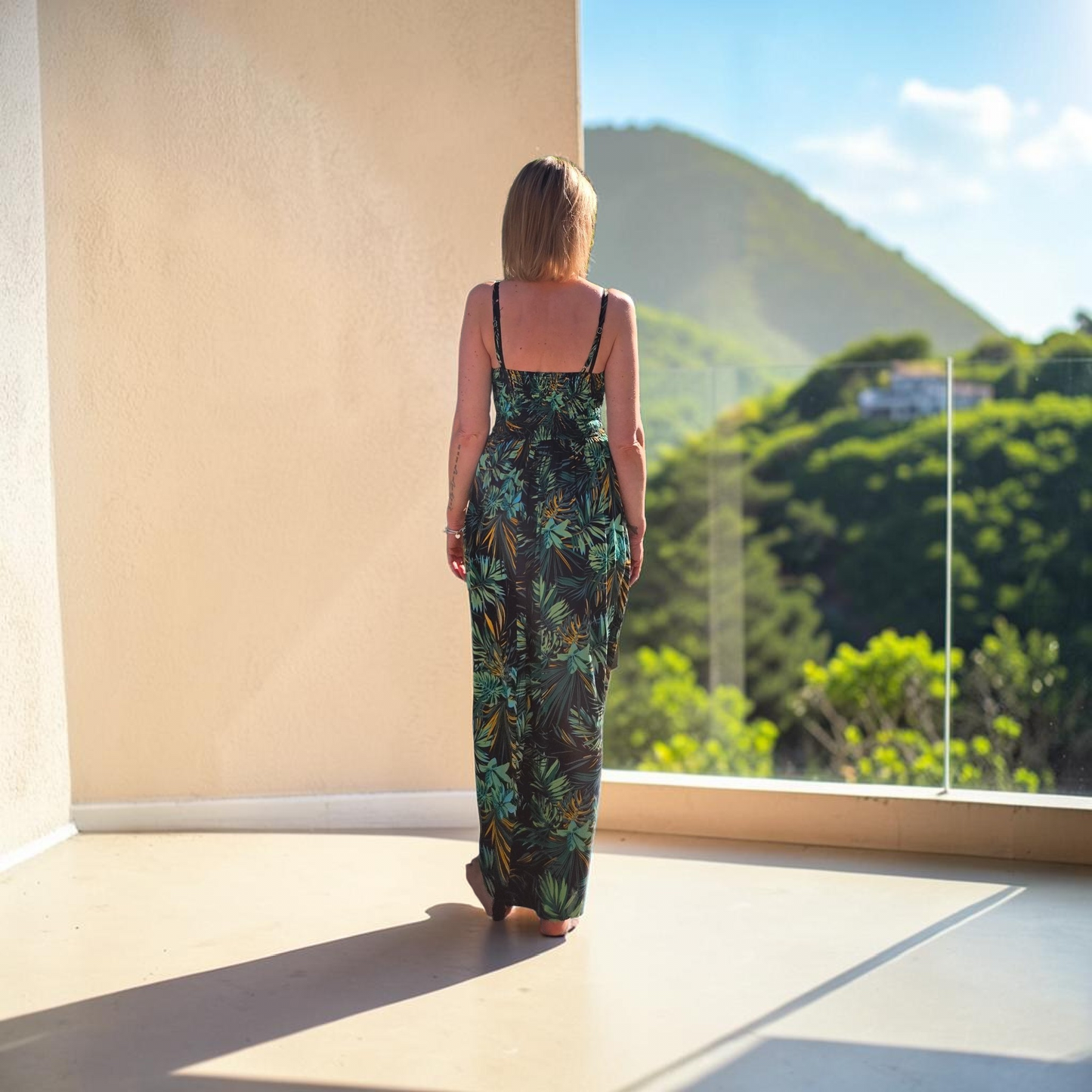 🌿 Robe longue imprimé tropical – élégance & légèreté. Bleu